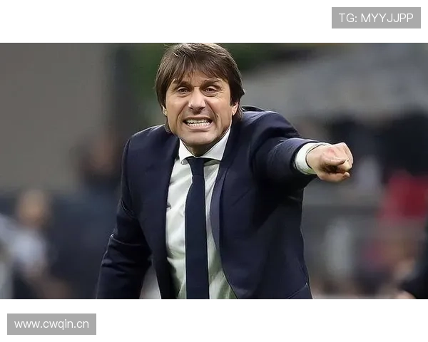 孔蒂执教风格以高强度压迫与三中卫体系为核心，强调纪律性与战术执行力